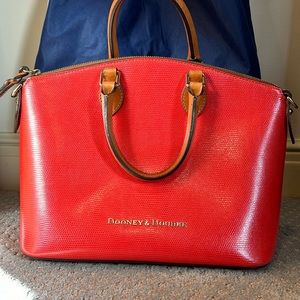 Dooney & Bourke (authentic) hand bag, beautiful color and in excellent condition